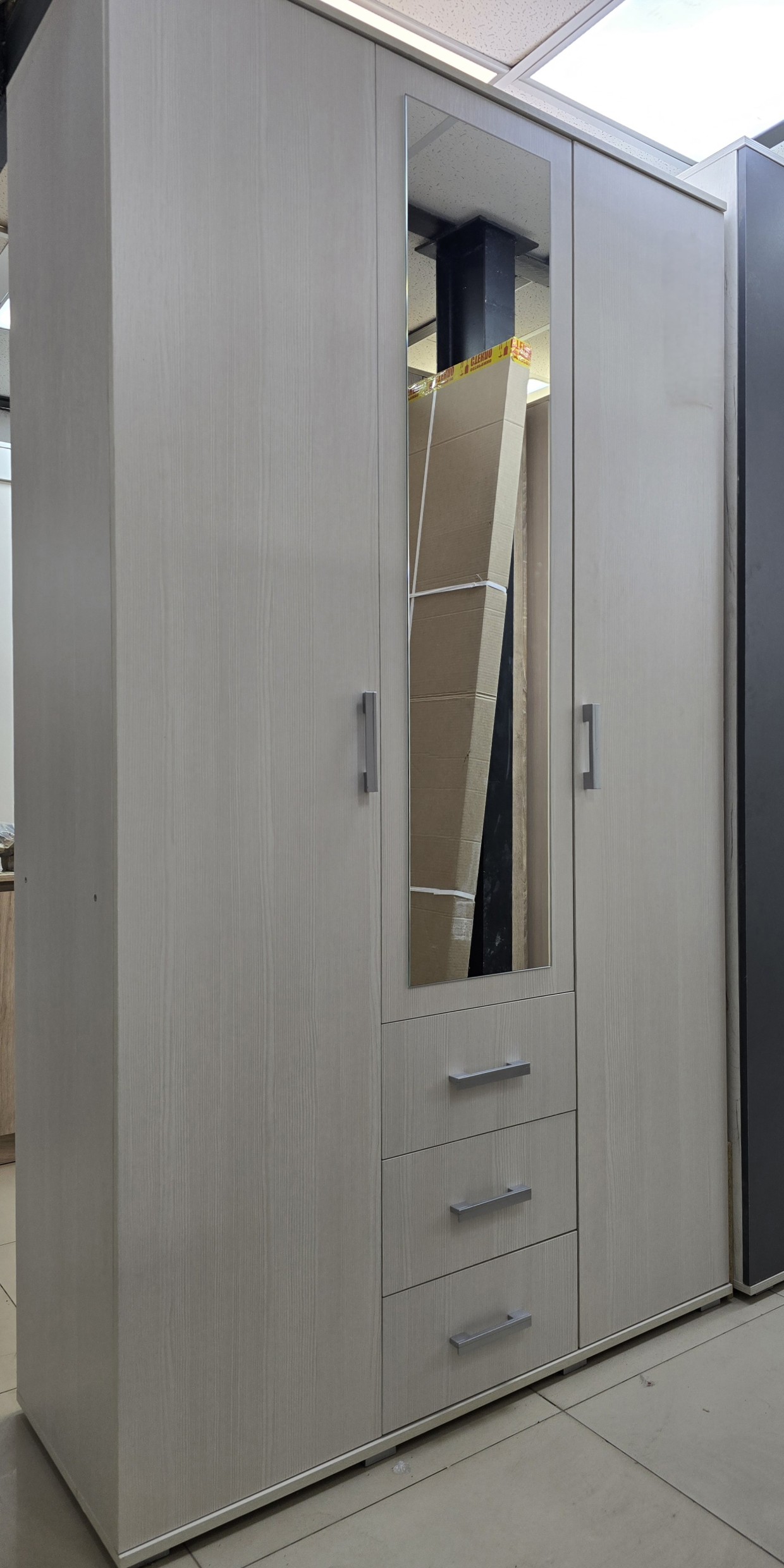 Шкаф "Белла" 3-створчатый 0 Шкаф "Белла" 3-створчатый 0